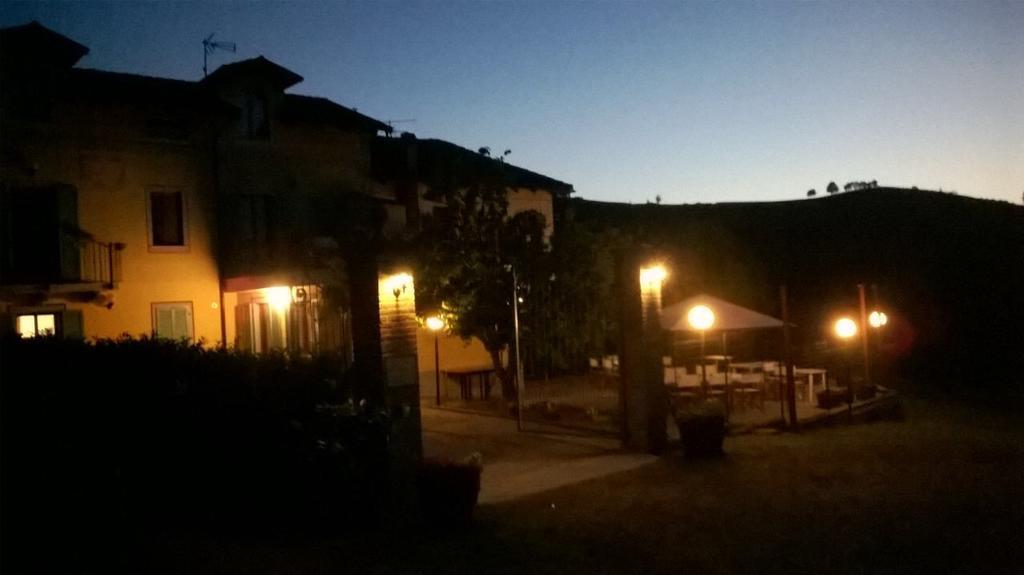 La Terrazza Del Barbaresco Bed & Breakfast Neviglie Exterior photo